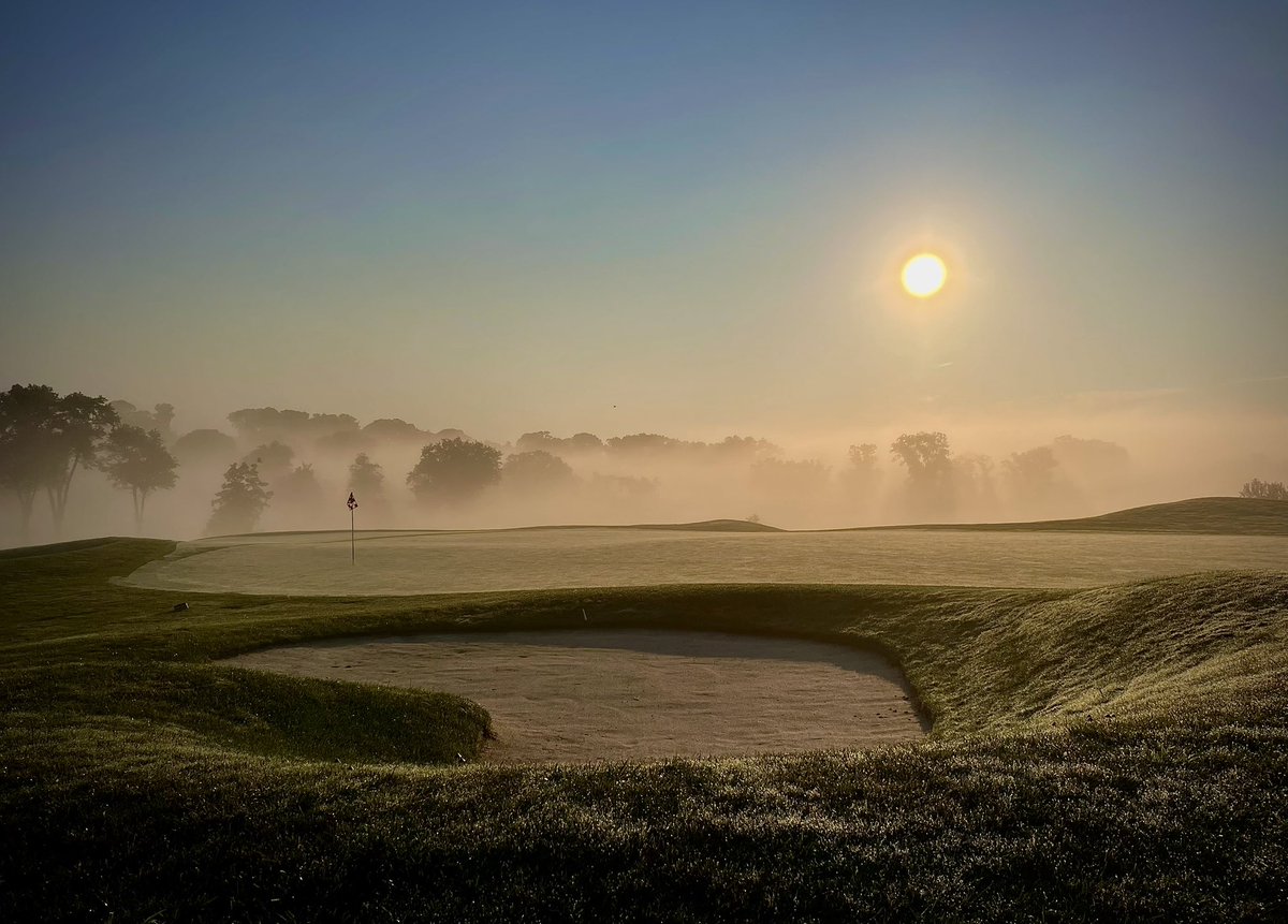 JohnnyIHCC's tweet photo. Amazing shot of the heavy fog over 18green this morning, was very cool looking out here.  Now just nasty HHH! 🔥
#golf #gcsaa #ligcsa #turfnet #weather #golfcoursemaintenanace https://t.co/I2tOhJO3sP