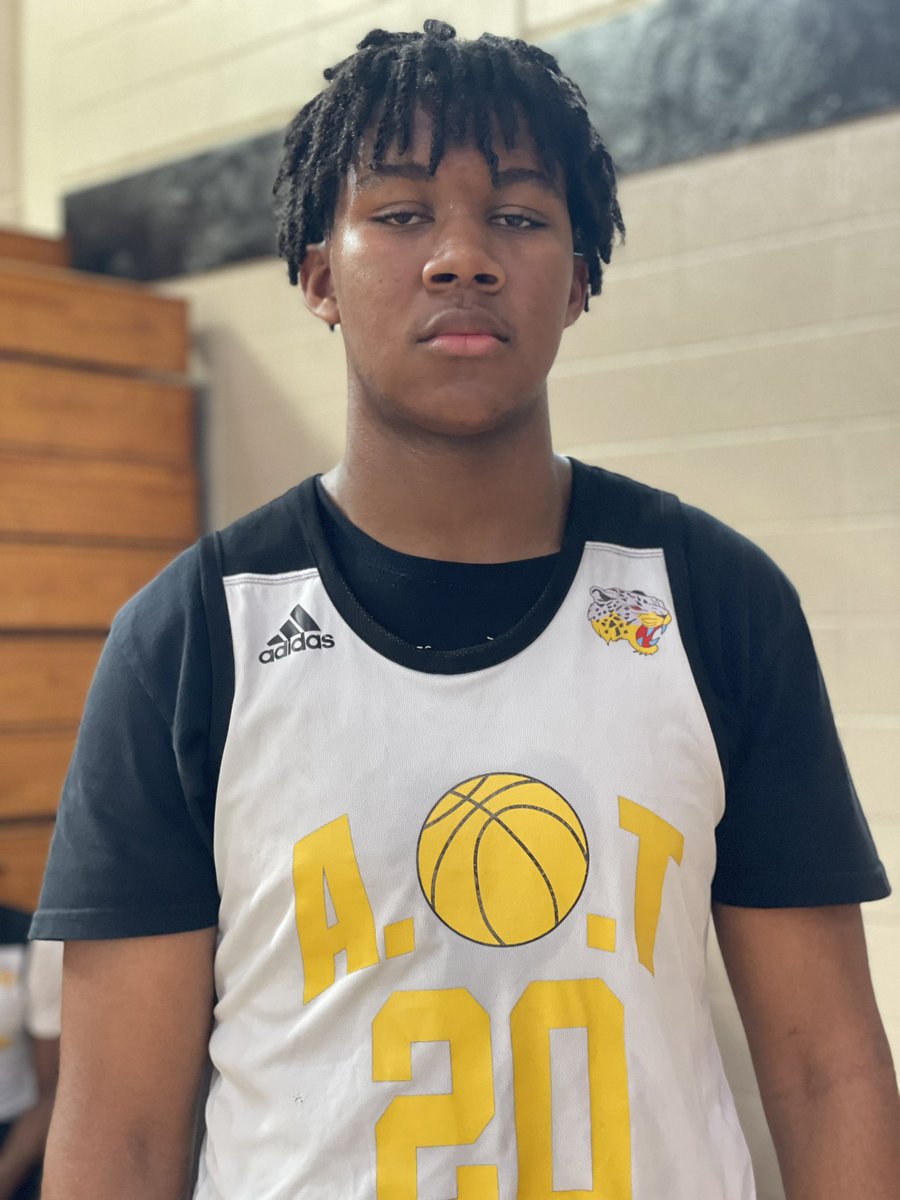 Proven_Prospect's tweet photo. ‘26 6’5” Jamir Denson (@jamirdenson) has the size and skillset to make for a legitimate prospect. Denson had great footwork and touch inside. For a big, did well getting up for boards and shots. https://t.co/rLu3ZmzFvy