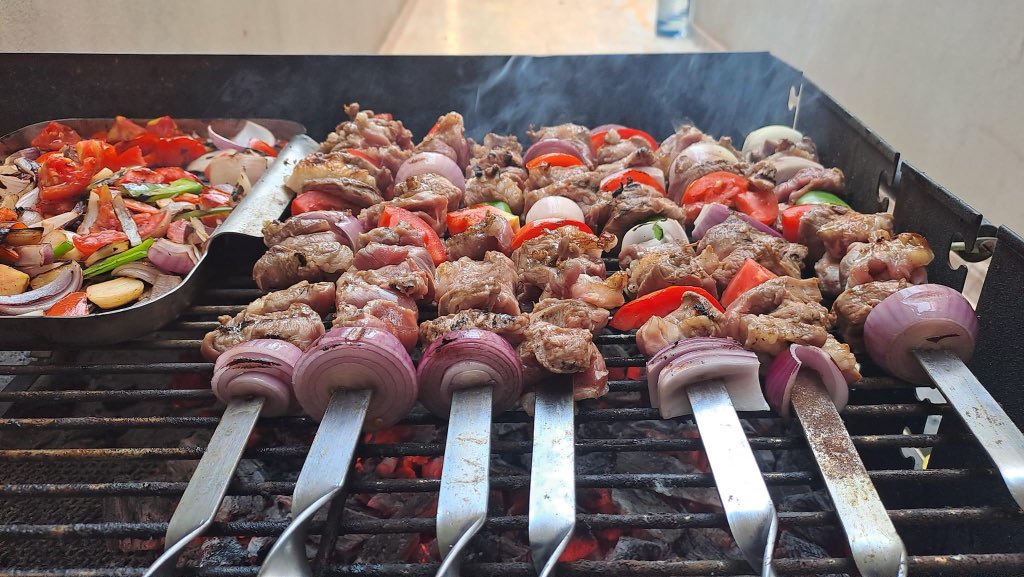 بعد انتهاء أزمة الكهرباء في بنغازي الي كل الأهل والأصدقاء الي عنده اشكارة لحم عندي في الفريز ايجي ايتعرف عليها وياخذها ... عندكم لعند بكره بعدها اشويات #ياخالك