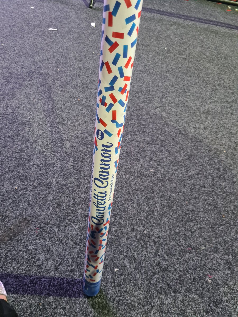 Samkent1980's tweet photo. @England I need you guys to win so I can set this large confetti thing off later 🤣❤️🤍💙🏴󠁧󠁢󠁥󠁮󠁧󠁿 https://t.co/JXPfD10yod