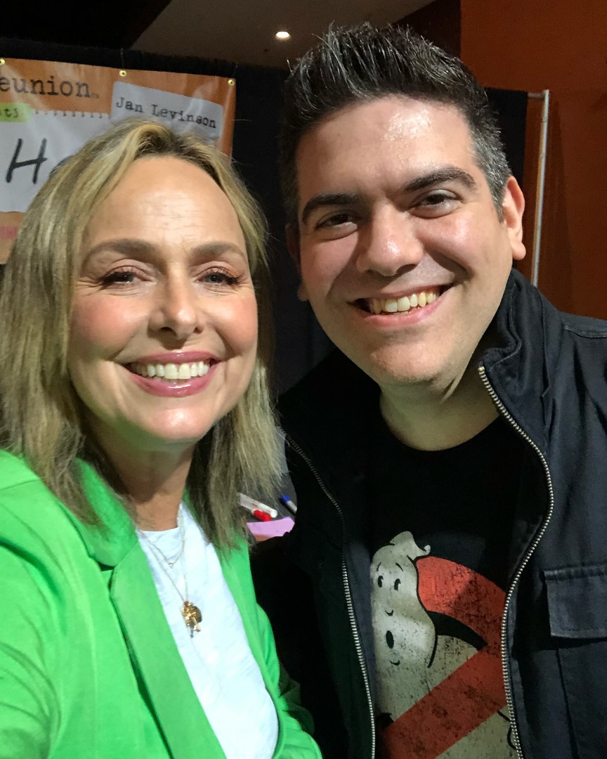 johnDiBiase's tweet image. Loved meeting @meloradhardin yesterday and having her sign my drawing! 🤗

My table is open again today at @theofficereunion - come say hi!

#theoffice #melorahardin #thatonenight instagr.am/p/C9aBQoUu9wT/