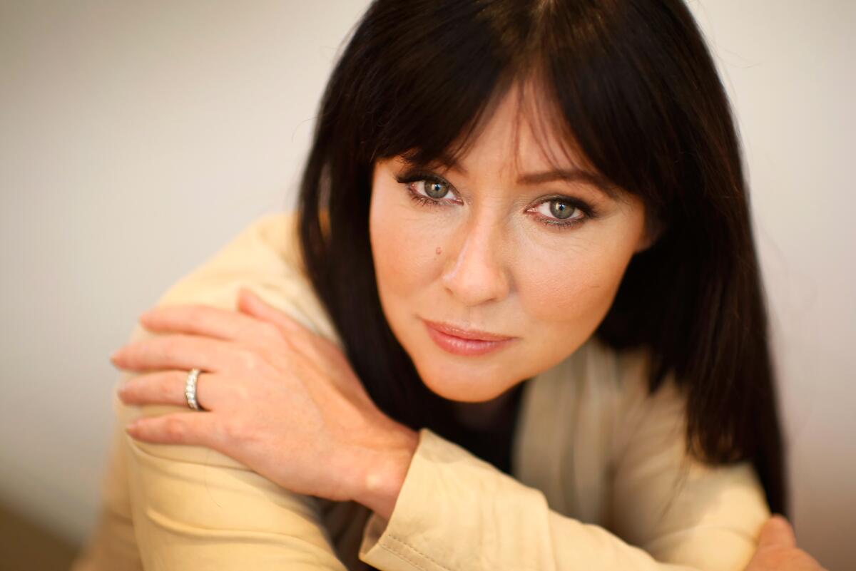 rosabran's tweet photo. Shannen Doherty, Star of Beverly Hills, 90210 and Charmed, Dies at 53: 'Devoted Daughter, Sister, Aunt and Friend' https://t.co/flk7JZhTUm