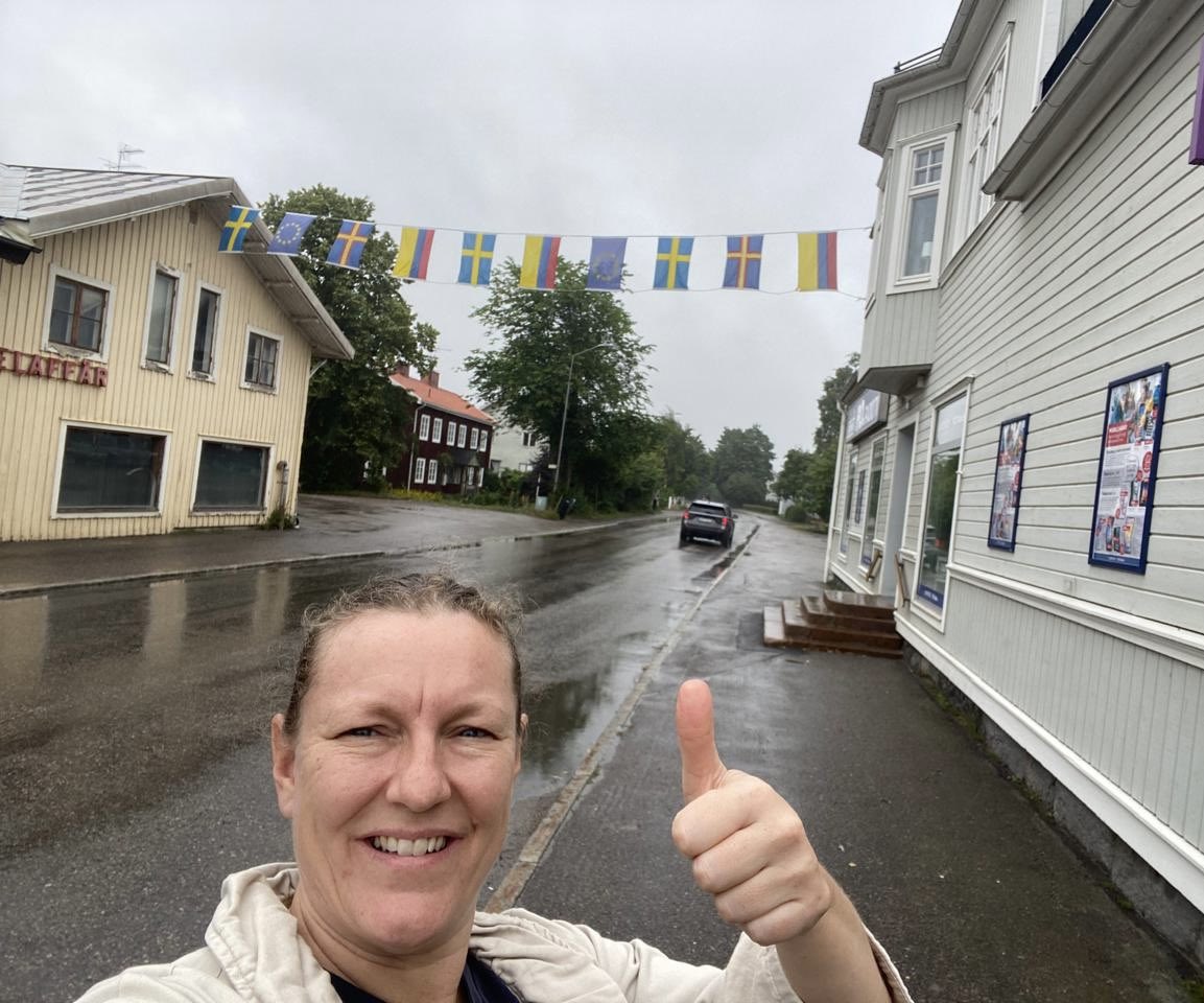 MariacSuecia's tweet photo. Desde Delsbo, al norte de #Suecia 🇸🇪, estamos listos para la final de la Copa América. ¡Vamos Colombia 🇨🇴! 

@FCFSeleccionCol 

Lista con el ritmo que nos une para cantar el goooooool ⚽️: https://t.co/UH0Nr1q6xe https://t.co/6gRFL2EhRw