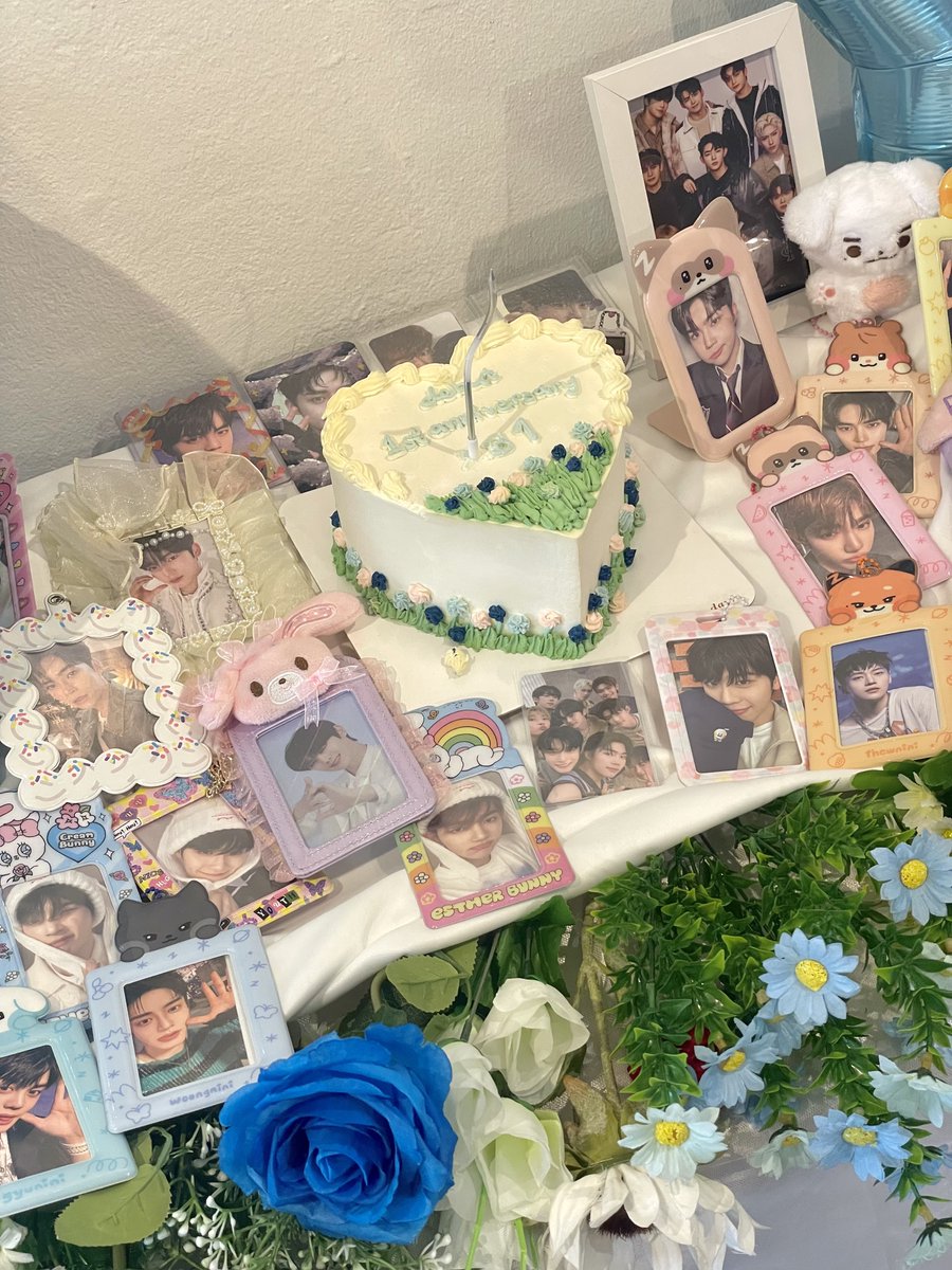 hwannoeyy16's tweet photo. 𝒁𝑬𝑹𝑶𝑩𝑨𝑺𝑬𝑶𝑵𝑬 𝟏𝑺𝑻 𝑨𝑵𝑵𝑰𝑽𝑬𝑹𝑺𝑨𝑹𝒀 ♡

 #ZB1PathwayToGarden https://t.co/a3RMYTlgwO