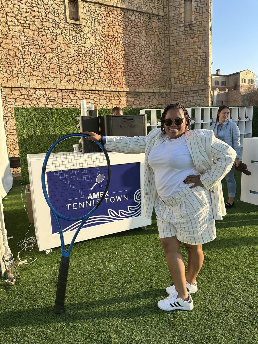 _Akhona_'s tweet photo. Out and about watching the #wimbledon men’s final at #amextennistown https://t.co/AXS5IZRL3Q