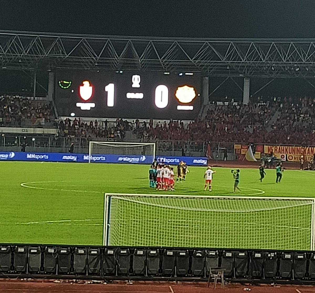 FCKL1974's tweet photo. King Of Klang Valley 🔴⚪😎
FT :
🔴⚪ @KLCityFootball vs Selangor 1-0
⚽ Jovian Motika.
#FightForKLCity
#SampaiMatiKualaLumpur
#SemangatKLSemangat https://t.co/asY4jFg1vX