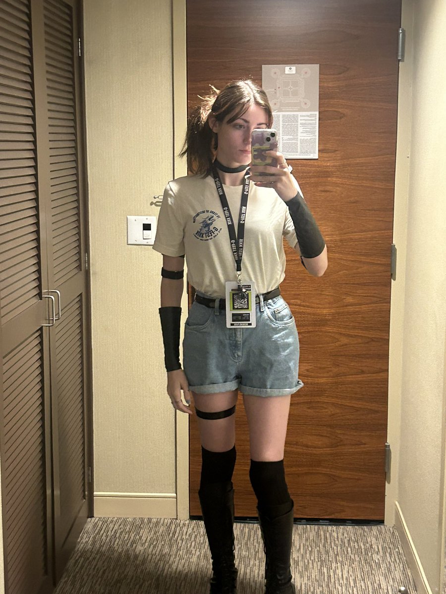 sailor_skyy's tweet photo. Gfest day 3 (I’m too tired to cosplay today) also super glad I grabbed a #gfestXXIX shirt yesterday morning bc they were sold out by the afternoon https://t.co/DkyqezmA9z