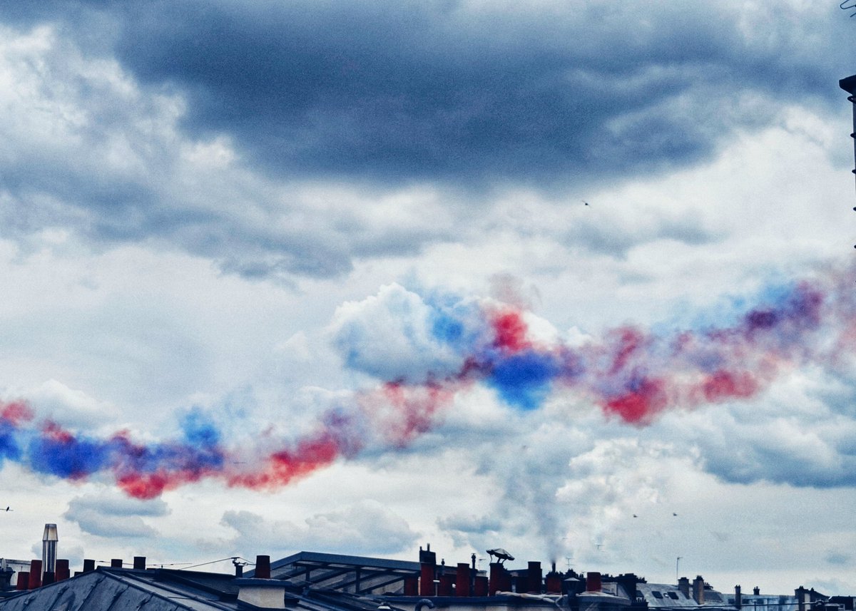 Beatrice_Rosen's tweet image. Joyeux 14 juillet à tous 💙🤍❤️

Je dois dire que depuis 7 ans, mon pays me manque.
Et pourtant j'y vis.

J'ai une sensation étrange, je suis mal à l'aise, comme s'il était occupé par une force adverse.

Ce sentiment est devenu intense à partir du 12 juillet 2021, après le…
