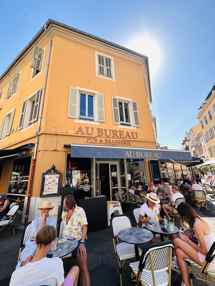 Nice bir şehir… İngilizlerin arasına karışıp maçı izlerim 🍻