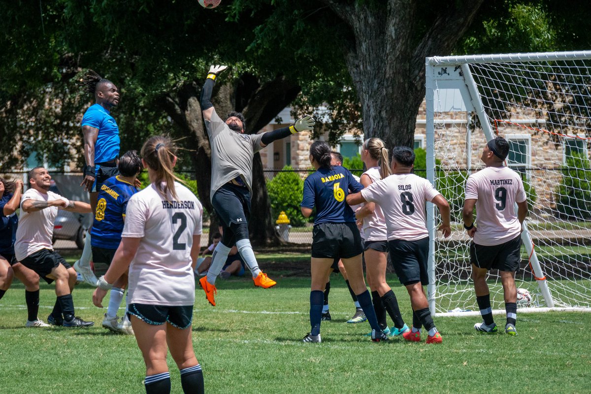 So proud to see members from @irvingpd volunteer their time to participate in a charity soccer tournament to benefit the <a href="/IrvingPALtx/">Irving PAL</a>. Well done, team! My kids and I enjoyed hanging out and cheering you on!