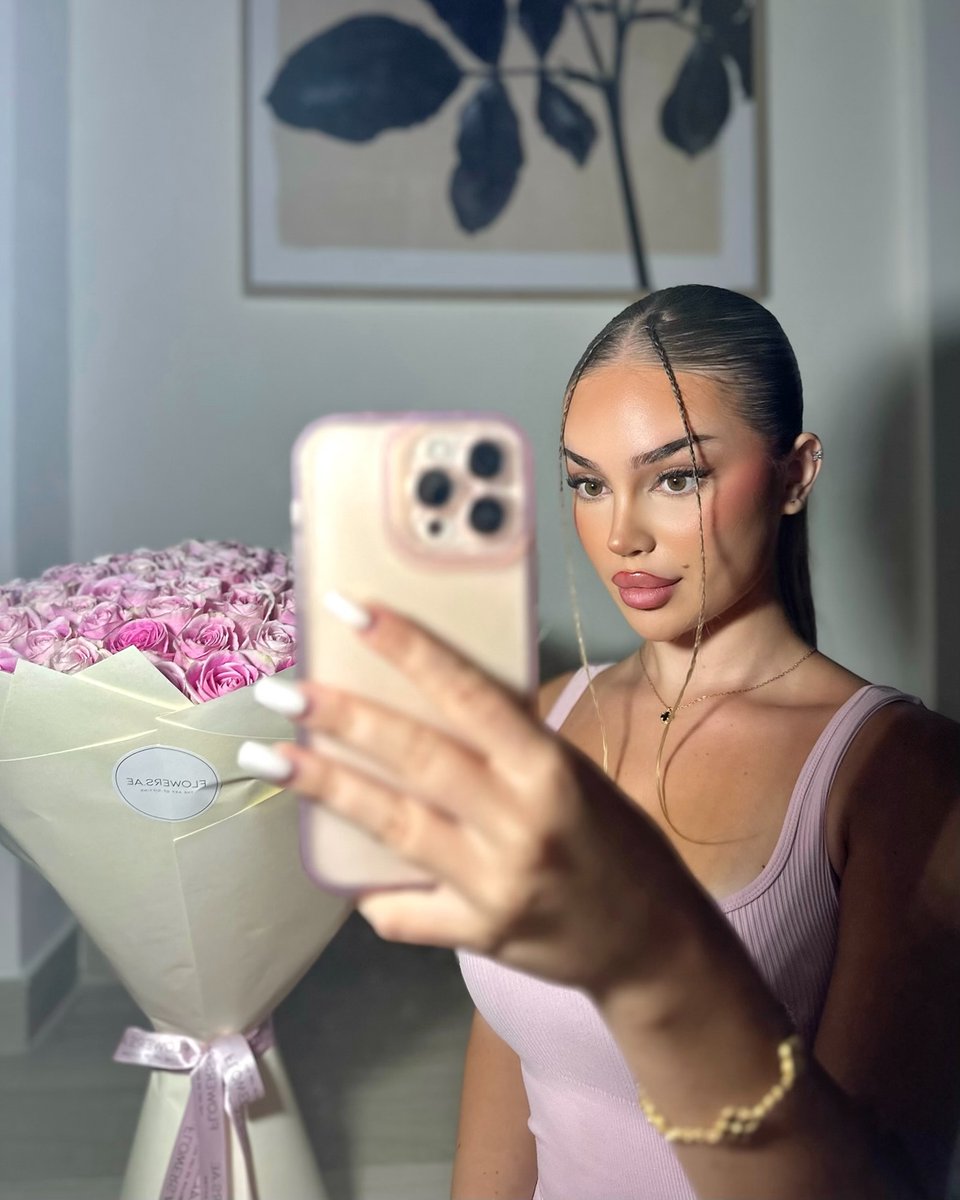 konstancjaaaa's tweet photo. Pretty in pink💗 https://t.co/ip6efbAqKQ