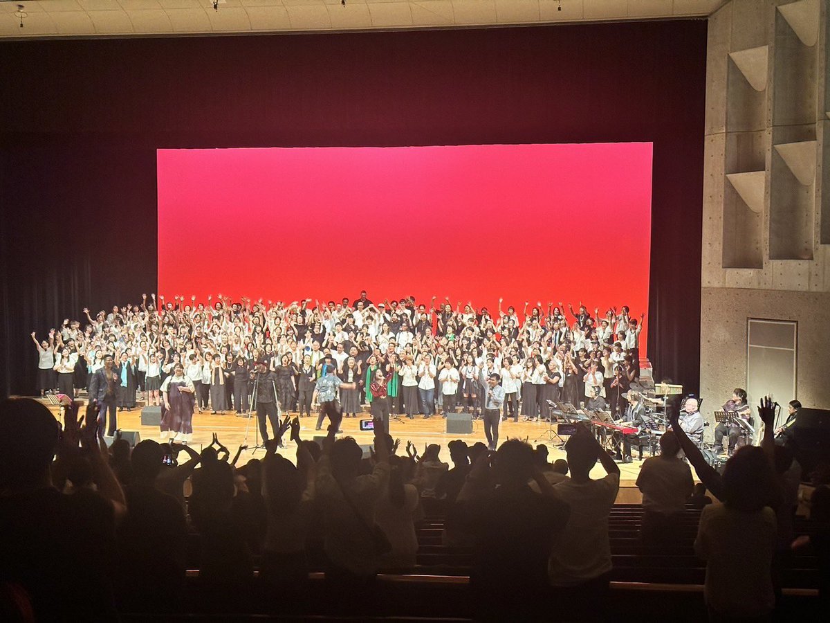 shunyaex's tweet photo. This time has come again this year!!
The joy of playing with this member again this year.Thank you all!!
Next year is the 25th anniversary!Come and join us!!
#gospel #band #bassist #bass #皆川峻哉 #minakawashunya #HGF #KenTaylor #JohnLucas #RaySidney #LorryZamora #EdwardRosquillo https://t.co/XeY1tZ8WY0