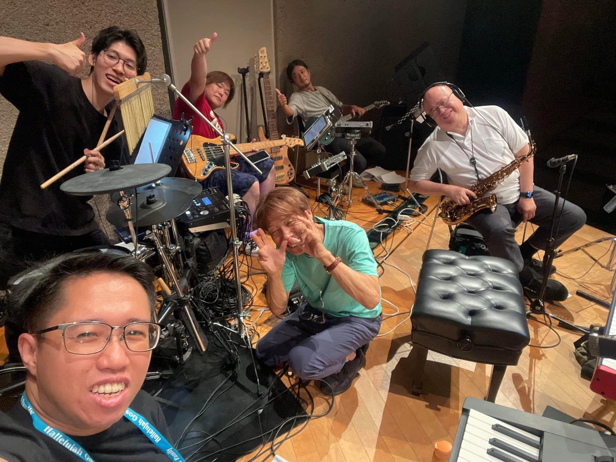 shunyaex's tweet photo. This time has come again this year!!
The joy of playing with this member again this year.Thank you all!!
Next year is the 25th anniversary!Come and join us!!
#gospel #band #bassist #bass #皆川峻哉 #minakawashunya #HGF #KenTaylor #JohnLucas #RaySidney #LorryZamora #EdwardRosquillo https://t.co/XeY1tZ8WY0