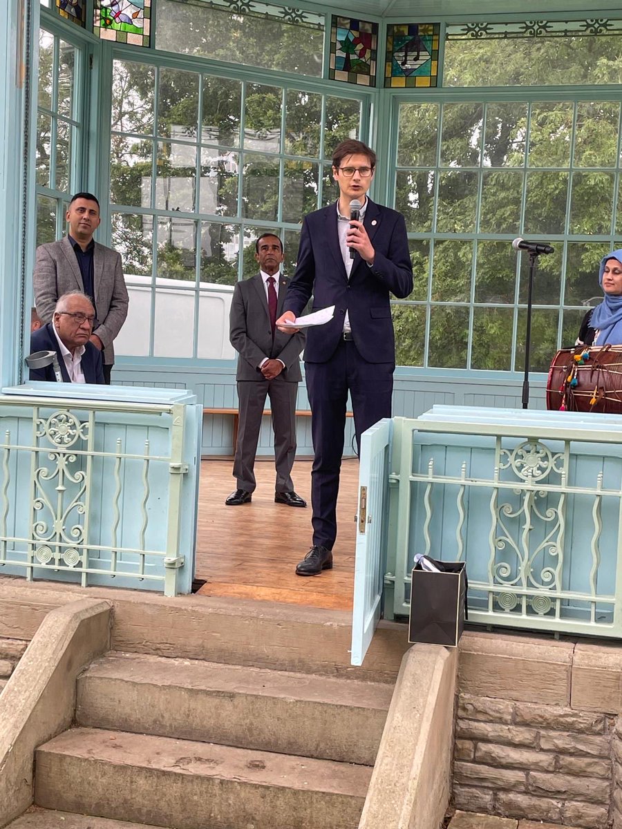 Great to speak with @TomHunt100 at the #southasianheritagemonth (Theme: #Freetobeme) celebrating #diverse #heritage &amp; #culture &amp; immense contribution to the rich tapestry of #GreatBritain Modern #Britain enables everyone with right attitude &amp; qualities to achieve their dream.