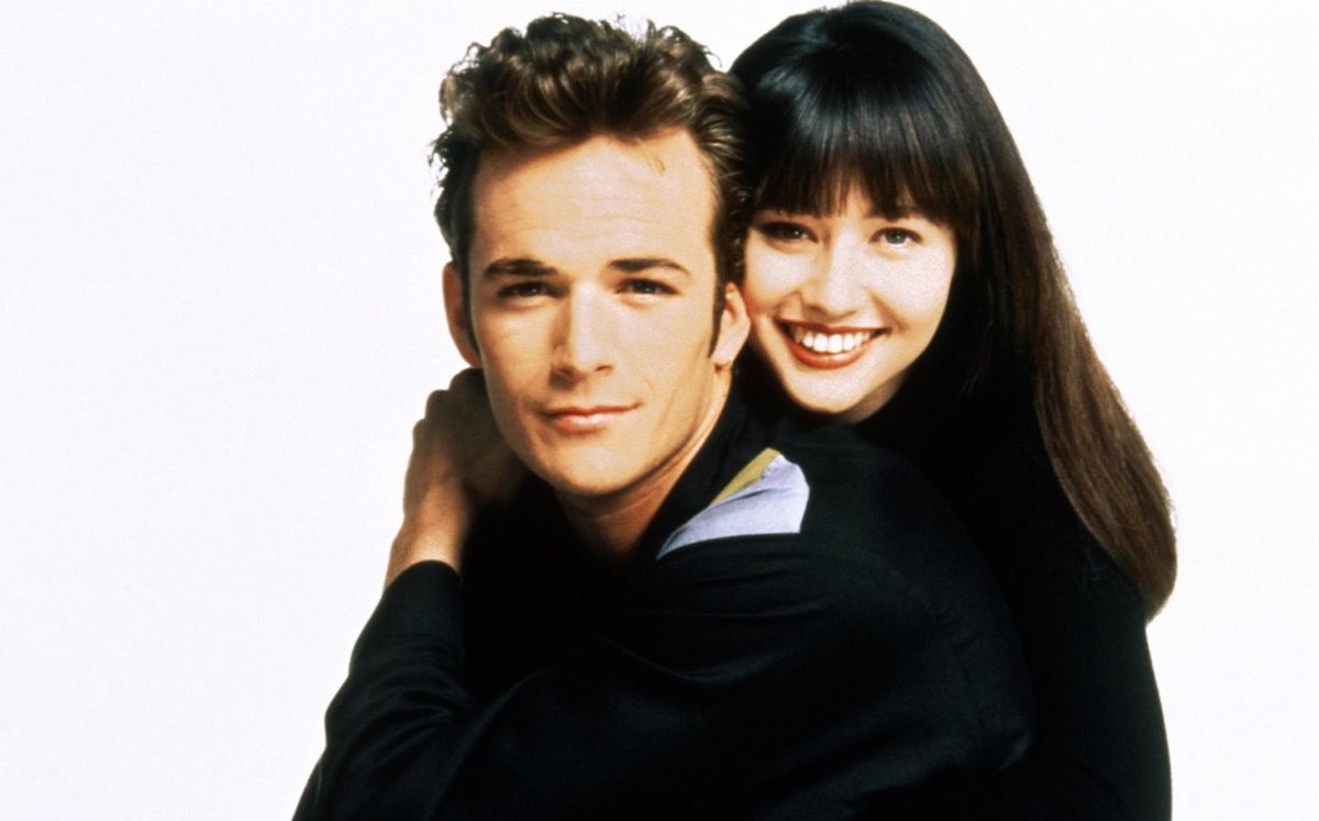 KokoroMiss's tweet photo. Shannen Doherty y Luke Perry ya no están y se han llevado la adolescencia de toda una generación. Ellos sí que fueron LA CARPETA porque los llevábamos pegados en ella. https://t.co/s5BkgBcg2m