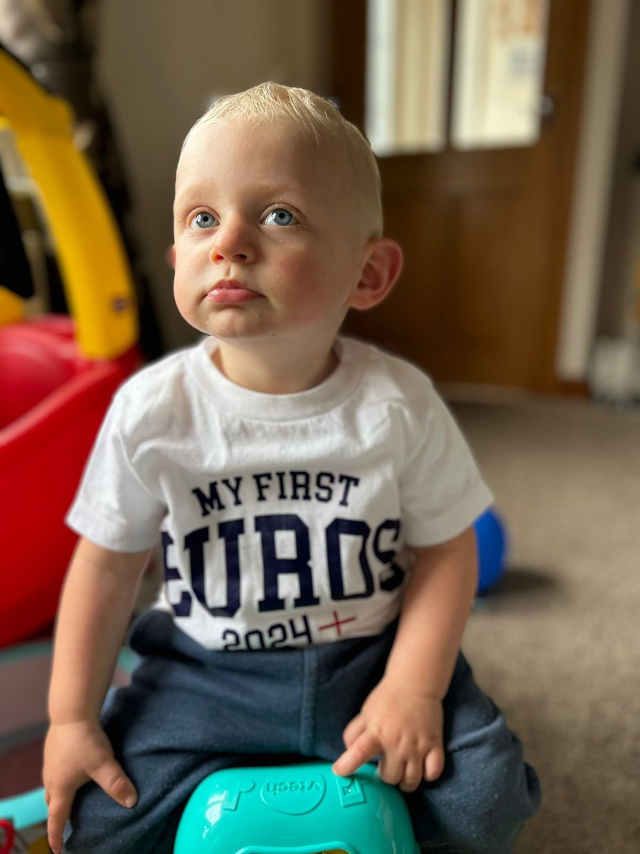 LucyWardle3's tweet photo. @SkySportsNews #SSNThreeLions Greg’s first Euros - dreaming of an England win 🏴󠁧󠁢󠁥󠁮󠁧󠁿🏴󠁧󠁢󠁥󠁮󠁧󠁿 https://t.co/Bj8uU7Gn8M