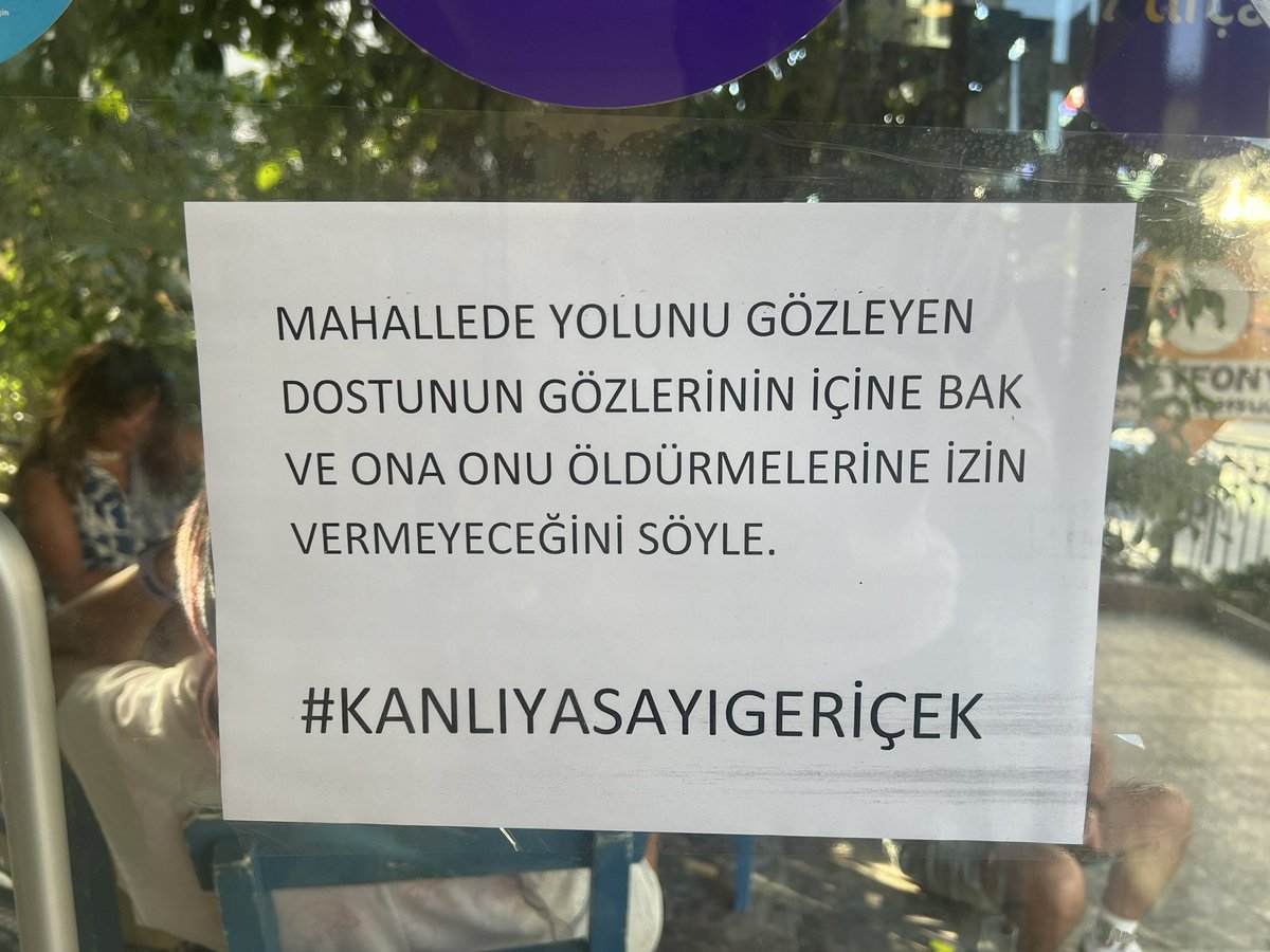bisokakkedisi's tweet photo. Mahalledeki petshop’un camına astığı o muhteşem yazı 👏🏼 @petfonypetshop
#yasayıgeriçek
#kanlıyasayıgeriçek https://t.co/LBrkt8YQpt