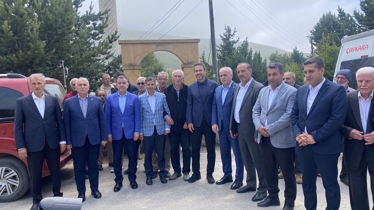 Enerji ve Tabii Kaynaklar Bakanı Sn. <a href="/aBayraktar1/">Alparslan Bayraktar</a>’ı Kuşmer Yaylası’nda, babaevinde misafir ettik.
Sayın Bakanımız’a Bayburt’umuza göstermiş oldukları ilgi ve destekleri nedeniyle şükranlarımızı sunarım.