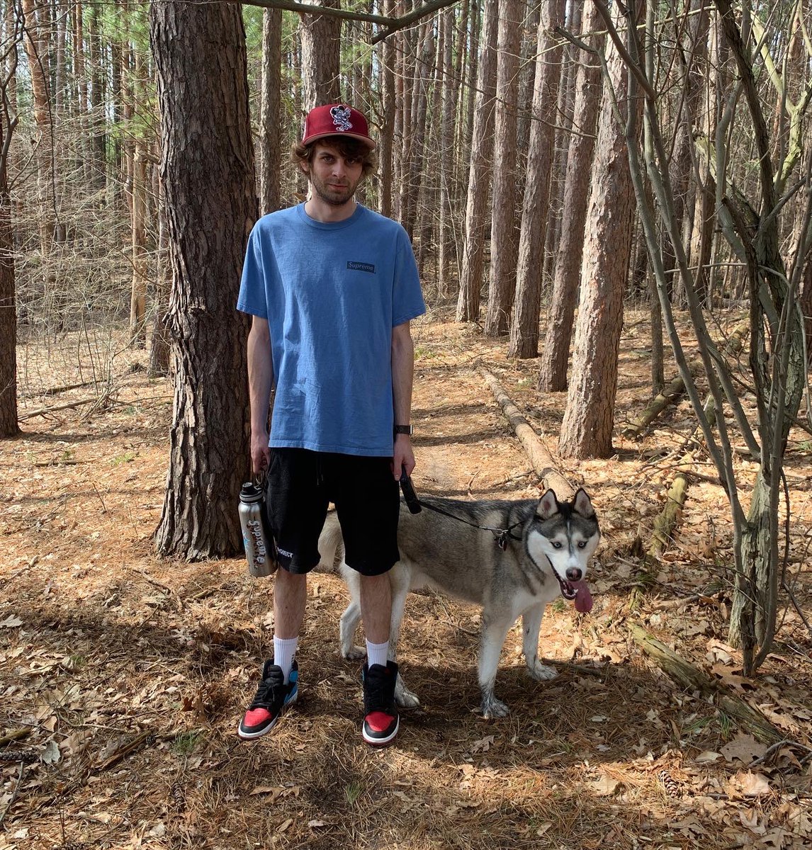 Thvrns's tweet photo. @stevewilldoit Heres me and my crosseyed husk! $thurnsy https://t.co/3leqdwBC86