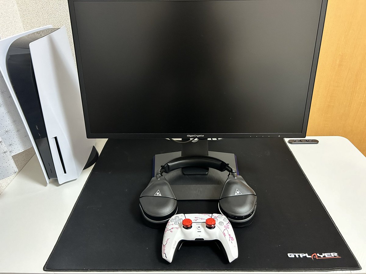 minix2_you's tweet photo. やっとゲーミングデスク組み立て終わった、、
めっちゃ時間かかった😂
でも自動昇降付いてるし、めっちゃいい!!
これでゲーム周りは揃ったと思う。
お金よ、、さようなら💸
#GTPlayerJP #VoidGamingJP #turtlebeach_jp #GigaCrysta_io #PS5 #NEXTCONTROLLERS #PROFREAK #Aka https://t.co/hCnkRP9VFs
