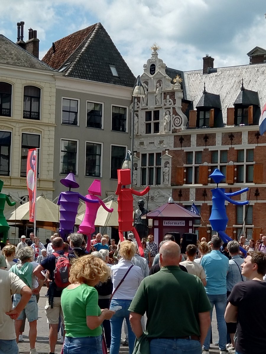 Gerdiennnn's tweet photo. Middagje Deventer op Stelten! ๐
#DOS2024 #Deventer #MeerTheatherDanStelten https://t.co/IoWBQXJF12