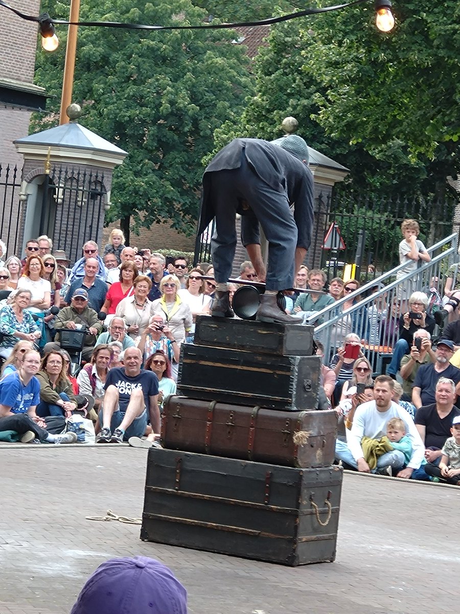 Gerdiennnn's tweet photo. Middagje Deventer op Stelten! ๐
#DOS2024 #Deventer #MeerTheatherDanStelten https://t.co/IoWBQXJF12