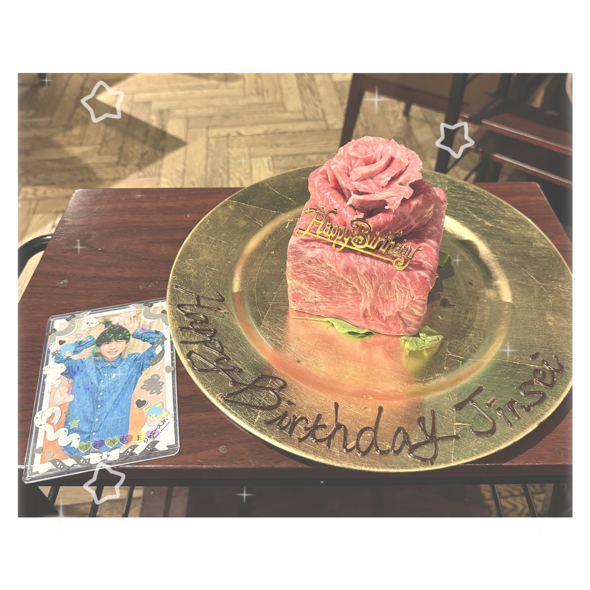 pyon715j's tweet photo. ♡ 𝐇𝐚𝐩𝐩𝐲 𝐁𝐢𝐫𝐭𝐡𝐝𝐚𝐲 ♡

仁成くん17歳のお誕生日おめでとうございます❕🌟
素敵な1日と最高の1年を過ごせますように₍ᐢᐢ₎·°
今年はお肉ケーキにしてみました🎶

世界で1️⃣番大好きだよ💛🐰💜
 #羽村仁成  #羽村仁成生誕祭  #羽村仁成誕生祭2024 https://t.co/QwJa8u6mxq