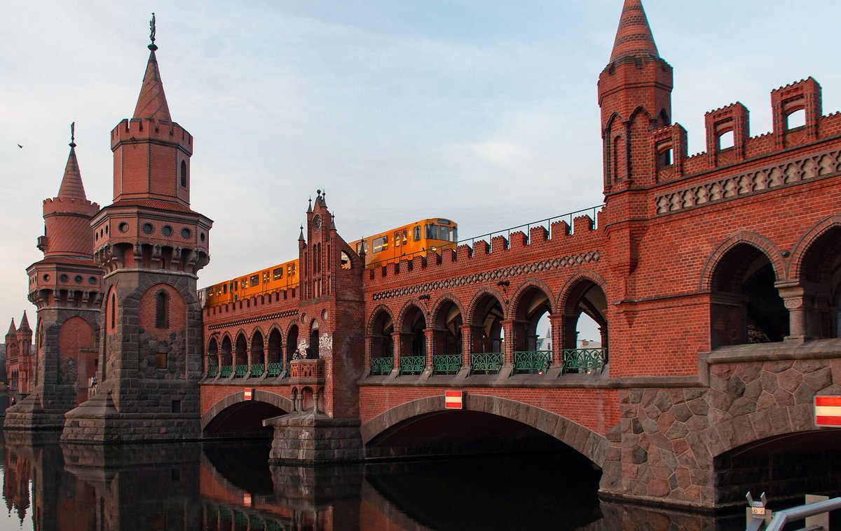 lookforplace's tweet photo. #Oberbaum #Bridge #River #Spree #Berlin #Germany https://t.co/ZIUwRXd4fO