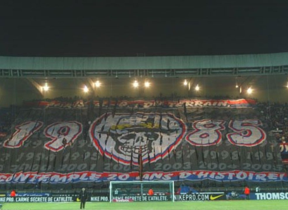 psgtifos's tweet photo. Tifo PSG - Rennes 10.12.2005
Anniversaire, 20ans Boulogne boys 1985 🥳
"CONTEMPLE 20ANS D'HISTOIRE!"

#bb85 #kopofboulogne #anniversaire #psgsrfc #rennes #staderennais #ultra #thomson #flyemirates #boys85 https://t.co/hCL7KcHJG9