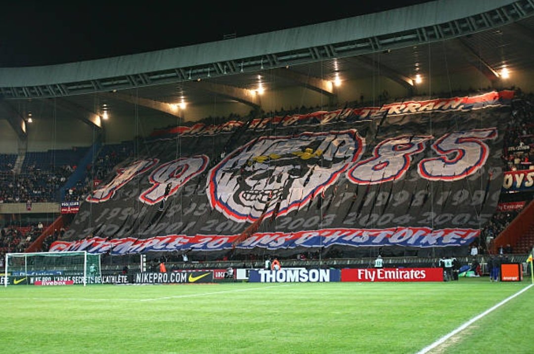 psgtifos's tweet photo. Tifo PSG - Rennes 10.12.2005
Anniversaire, 20ans Boulogne boys 1985 🥳
"CONTEMPLE 20ANS D'HISTOIRE!"

#bb85 #kopofboulogne #anniversaire #psgsrfc #rennes #staderennais #ultra #thomson #flyemirates #boys85 https://t.co/hCL7KcHJG9