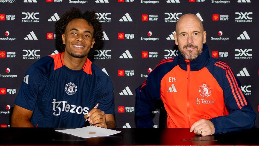 UtdDistrict's tweet photo. Zirkzee 🤝 Ten Hag https://t.co/kuRLn0wPgP