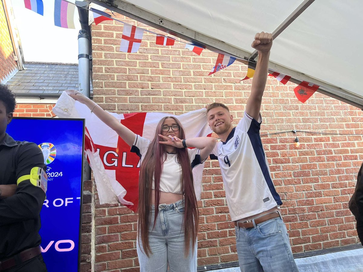 mandyLouA's tweet photo. @SkyFootball #SSNThreeLions 
Phoebe and Jake https://t.co/3MEGBg80g3