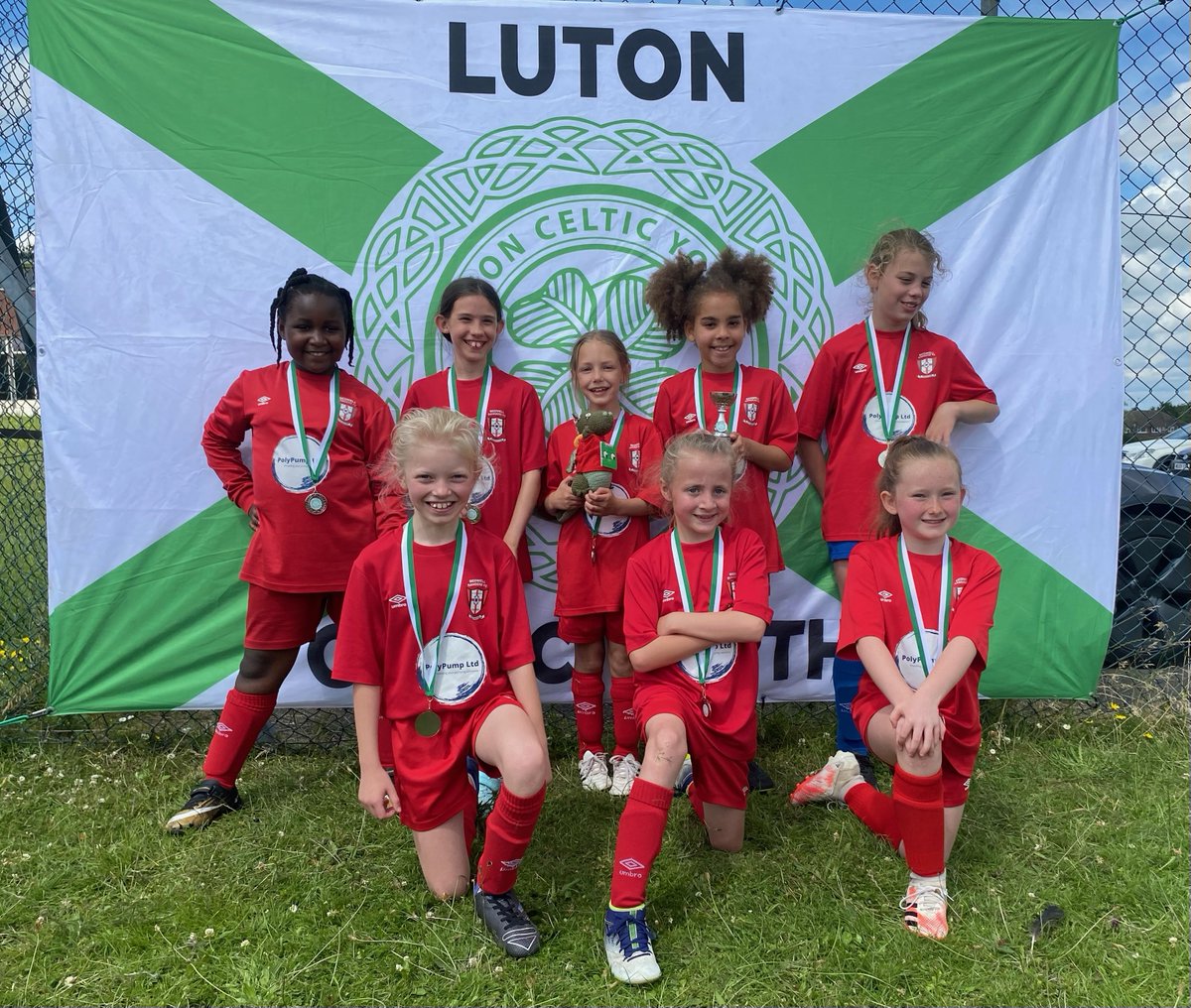 BedwellDragons's tweet photo. Thank you Luton Celtic Youth for a great tournament this morning
What a way for our Dragons to finish the season picking up the Under 9s Plate Trophy 🥳🥳
Now over to England's men to make it a perfect day
#ItsComingHome 
@LutonClub @BedwellRangers #Stevenage https://t.co/DfJ9Z17GbZ