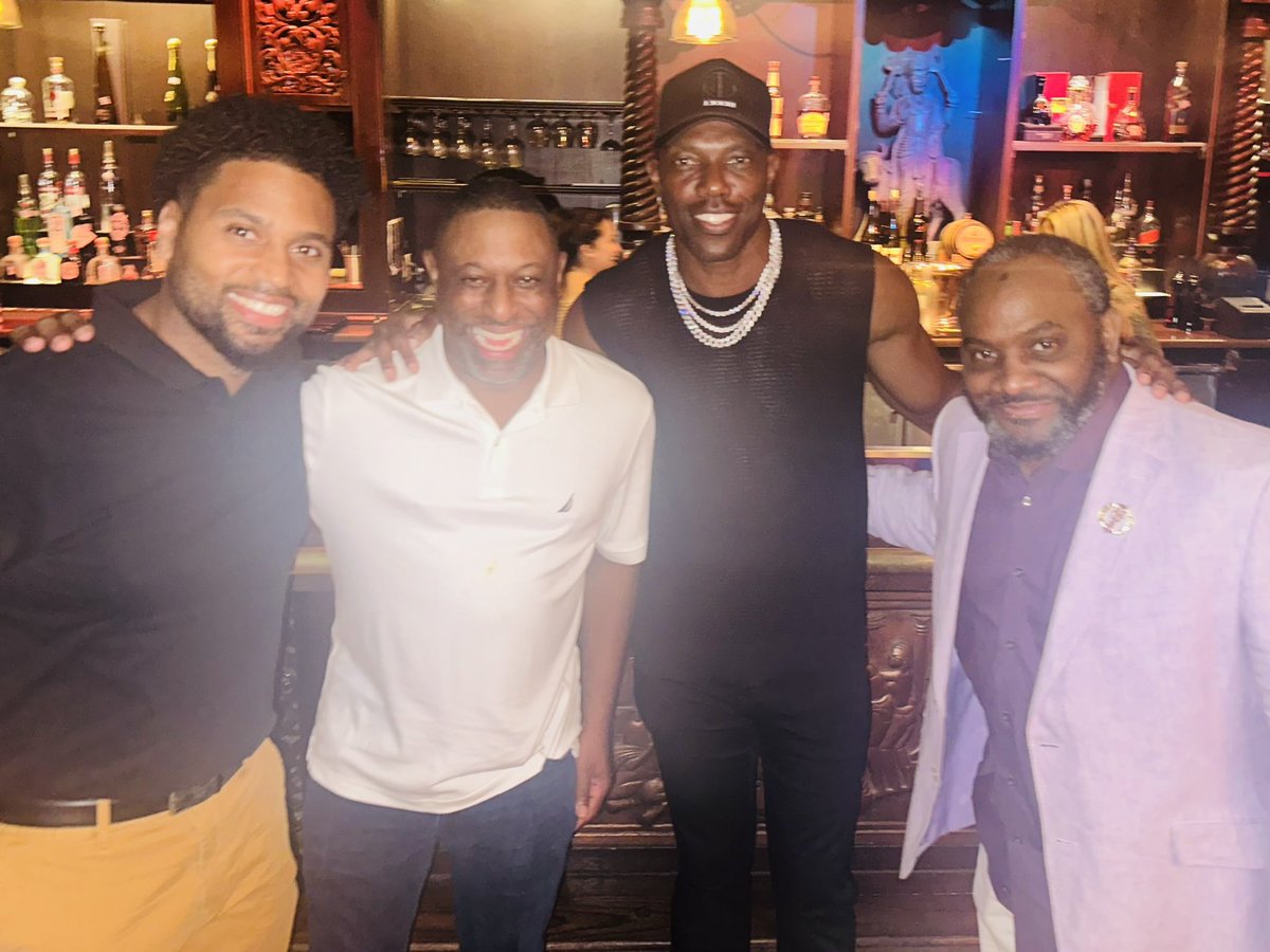 dfw_abj's tweet photo. Thanks to all who joined us and our fabulous co-sponsors for the #MLB #AllStarWeekend #Media #Party at the #FoundationRoom located inside #HouseOfBlues #Dallas! Join our local #NABJ chapter to help with programming and events. Visit https://t.co/rXmxGNIRBM #Journalists #DFWABJ https://t.co/sx2n8PqRWV