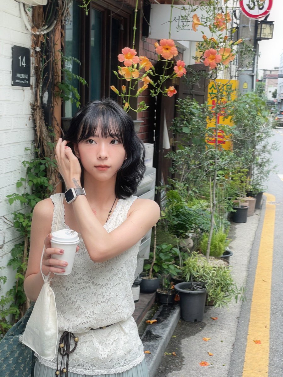 latesummer_j's tweet photo. 서촌...
뭐랄까...
죽고 싶은 거리/살고 싶은 거리
이게 공존하는 동네... https://t.co/lFQwp2Ct3D