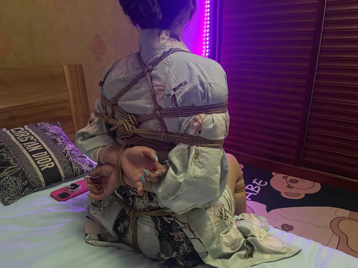 退步喽，退步喽，好久都木有上手喽，绳子都缠歪喽。超级感谢浪老师不嫌弃。🙏
<a href="/langweixian111/">浪味仙−</a>