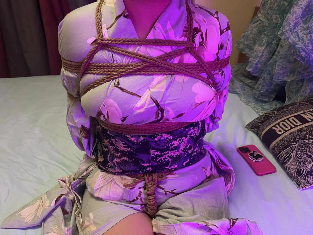 退步喽，退步喽，好久都木有上手喽，绳子都缠歪喽。超级感谢浪老师不嫌弃。🙏
@langweixian111 https://t.co/IbHII3DfMp