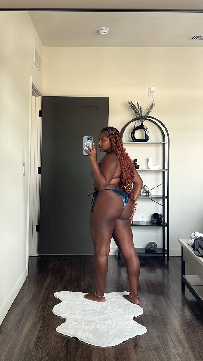 jiggyjayy2's tweet photo. So much booty meat, idk https://t.co/weXHzqbFZp