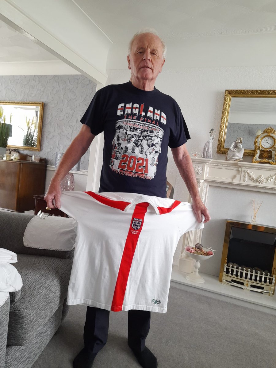 NeilUpton's tweet photo. @SkySportsNews #SSNThreeLions Grandad Dan is ready! https://t.co/pQXTUyjJHS