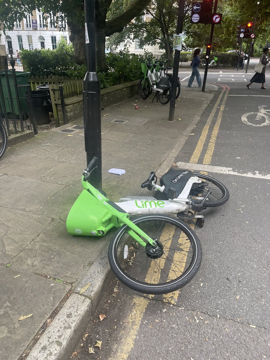hamiltonmaddy's tweet photo. Thanks @limebike for making this a designated parking area at such a busy junction and leaving no access for pedestrians🤷‍♂️🤦‍♂️ https://t.co/in8U0Eo1sT
