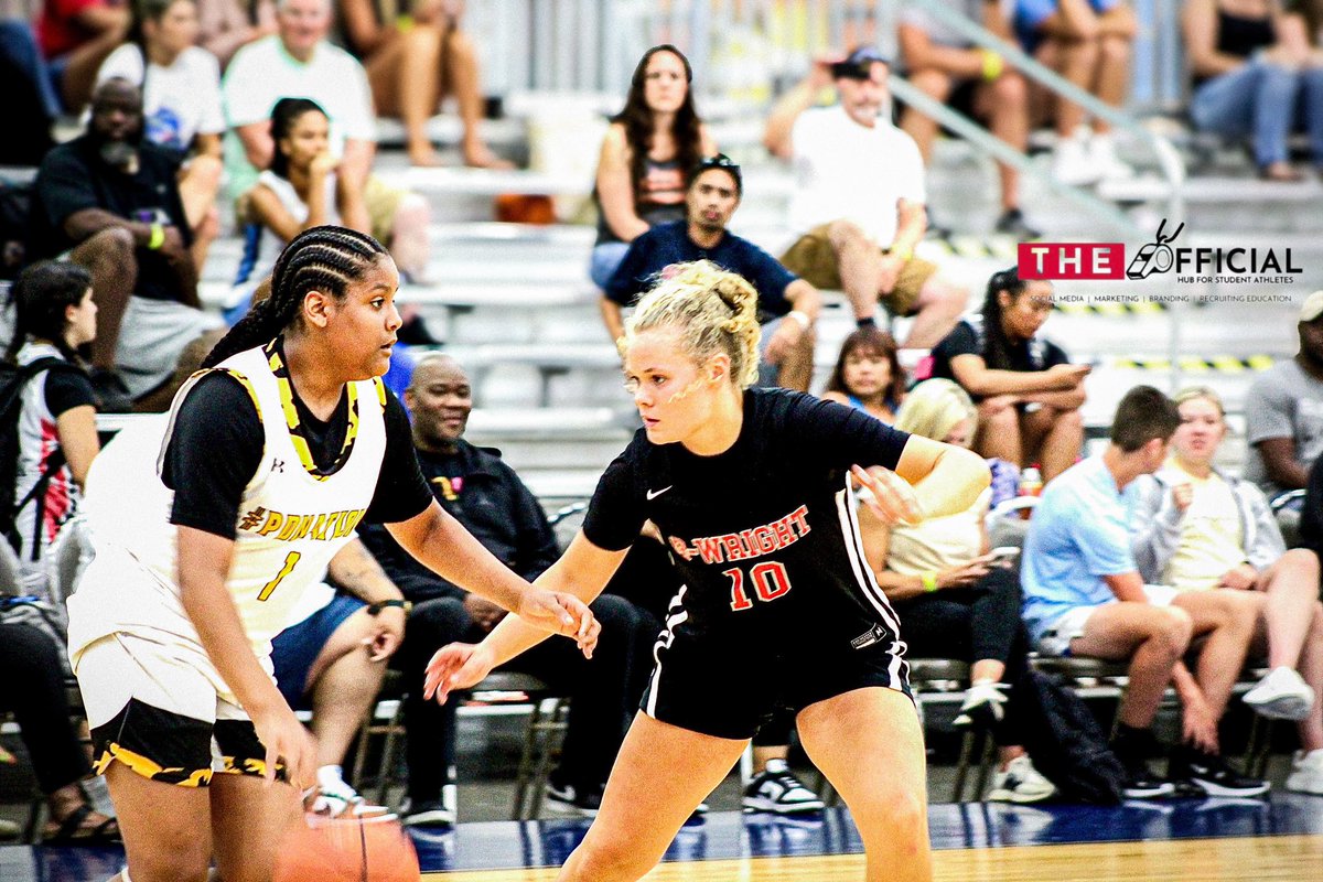 RHawkins157's tweet photo. Locked in 🔒@AliyahHawkins15 @TFNsRun4Roses https://t.co/d4oI1VIHM7