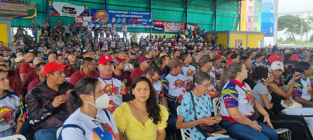 Agradezco grandemente a todos nuestros líderes sindicales dirigentes de alto compromiso con <a href="/NicolasMaduro/">Nicolás Maduro</a> del Estado Monagas especialmente a toda la Clase Obrera que forma parte de nuestra <a href="/cbolivariana/">Central Bolivariana CBST</a> excelente encuentro de dirigebtes comprometidos y con profunda conciencia!