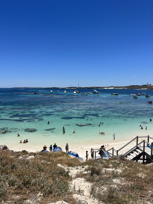 Fell asleep and woke up in Western Australia, GM !! https://t.co/l1Rc0FAI7Q