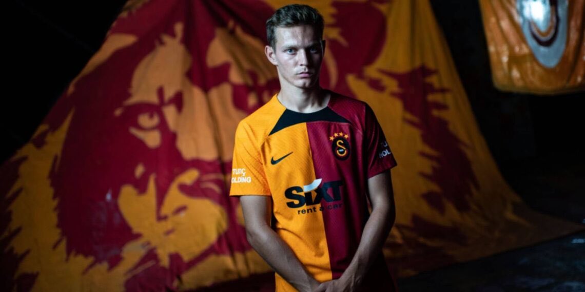 AdamzLetne's tweet photo. Další letní posila by měl být #MathiasRoss z Tureckého Galatasaraye.
Mathias Ross je dánský profesionální fotbalista, který hraje na pozici středního obránce.
Dánský fotbalista celým jménem Mathias Ross Jensen se narodil 15. ledna 2001 v Aalborgu v Dánsku a měří 185 cm.
Svou Klubovou kariéru začal ve svém rodném Aalbergu BK.
Zde prošel mládežnickou akademií. Debutoval v A týmu v roce 2018.
Během svého působení v Aalborgu se stal klíčovým hráčem defenzivy a svými výkony si vysloužil pozornost větších klubů.
Působil v klubu od roku 2018 do roku 2022, v dresu Aalbergu odehrál 94 utkání a vstřelil 5 gólů.
Poté se v roce 2023 stěhoval do Tureckého Galatasaraye, ale ta ho obratem poslala na hostování do Nijmegenu, kde odehrál 21 zápasů a vstřelil 2 góly.
Mezinárodní kariéra :
Dánsko U16: 4 zápasy
Dánsko U17: 17 zápasů, 1 gól
Dánsko U18: 6 zápasů
Dánsko U19: 12 zápasů
Dánsko U21: 12 zápasů
reprezentoval Dánsko na různých mládežnických úrovních. V roce 2021 byl součástí dánského týmu na Mistrovství Evropy U21.
je známý svou fyzickou silou, dobrým pozičním smyslem a schopností číst hru. Je také technicky zdatný a schopný hrát s míčem, což z něj činí moderního středního obránce. Jeho výška mu pomáhá při obranných i útočných standardních situacích.
