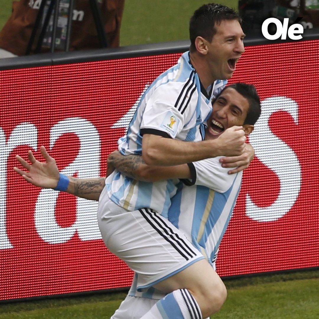 DiarioOle's tweet photo. Hoy es el último baile juntos con la camiseta de la Selección... 💔

Qué afortunados fuimos 🥲 https://t.co/MaeNO8L0kZ