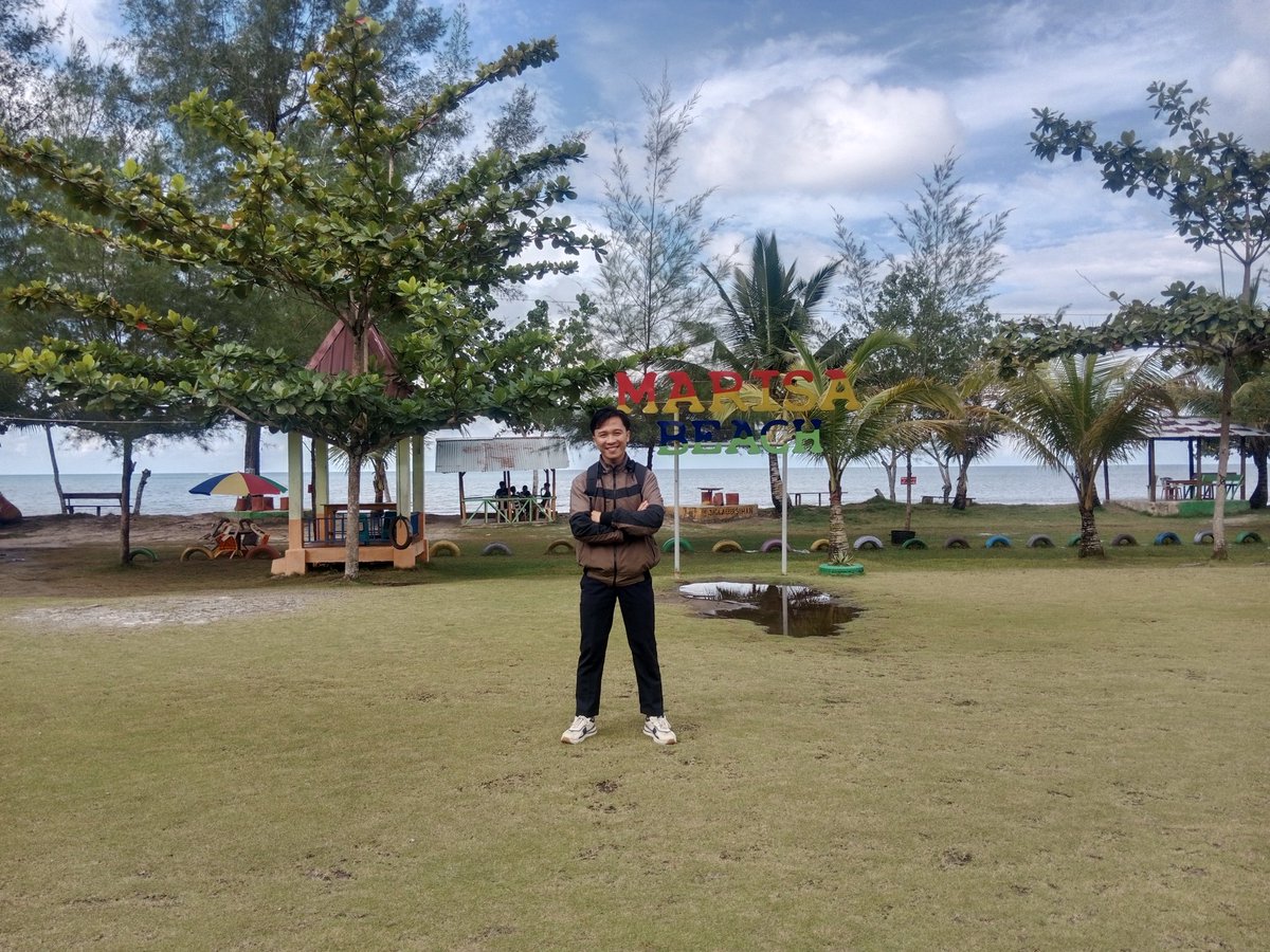 AnekaGulo's tweet photo. marisa beach https://t.co/LpxNOcdfZL
