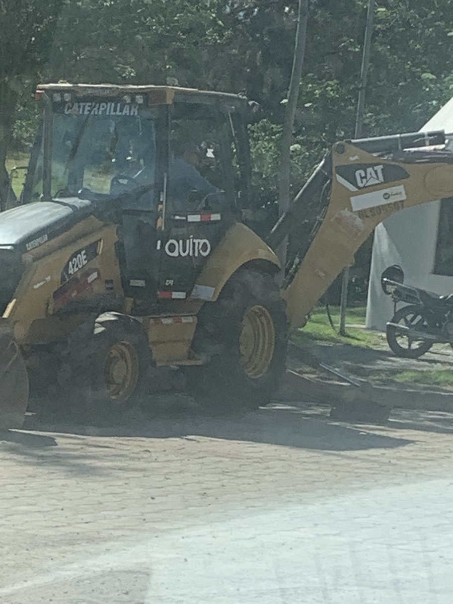 MosqueraHectorV's tweet photo. @zonaltumbaco @MunicipioQuito @pabelml Es inadmisible que el Municipio de Quito cierre la única vía de ingreso y salida sin comunicación previa. Imposibilita la movilidad, lo que evidencia la #malaplanificacion y gestión de territorios. #puembo https://t.co/96lXcAou3x