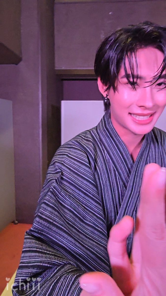 ichiii0024's tweet photo. めちゃくちゃ楽しかったぁ〜♥️リハも観れたし初のハイタ撮影オッケー初回はミスする私にしてはちゃんと撮れてるのでは？イムさんの手に書いてあったカンペ写ってた😁
#TutorYim_1st_FM_TOKYO https://t.co/s3fzjaRB5U
