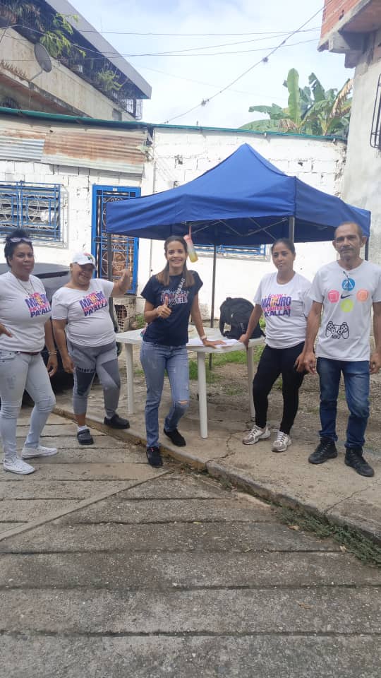 Inspirador ver como trabajan incansablemente en #GuarenasPSUV en la activación de los puntos Tricolor; a la vanguardia Ambulatorio Qda. Seca, Creación Zumba, Cercado, UBCh San Nicolás de Bari #VenezuelaUnidaAvanza <a href="/NicolasMaduro/">Nicolás Maduro</a> <a href="/PartidoPSUV/">PSUV</a> <a href="/pinfantea/">Pedro Infante A.</a> <a href="/HectoRodriguez/">Héctor Rodríguez C.</a> <a href="/dcabellor/">Diosdado Cabello R</a>