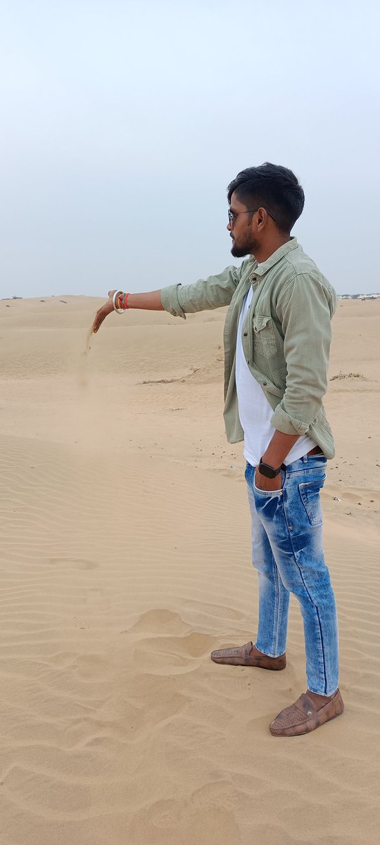 AdityaVermaAd12's tweet photo. स्वर्ण नगरी सम जैसलमेर✨

#samdesert 🥰

#jaisalmer
#rajasthantourism https://t.co/520YnrCoaj